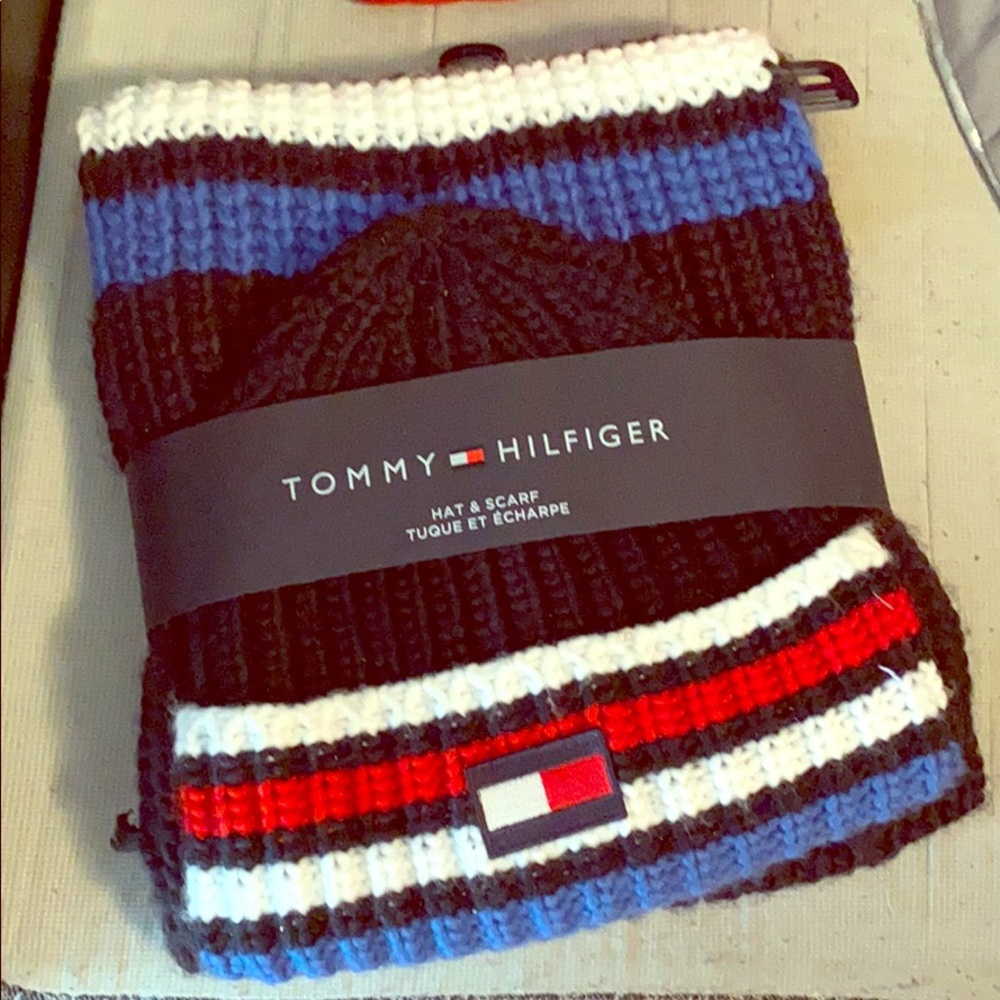 Tommy Hilfiger Hat + Scarf Set